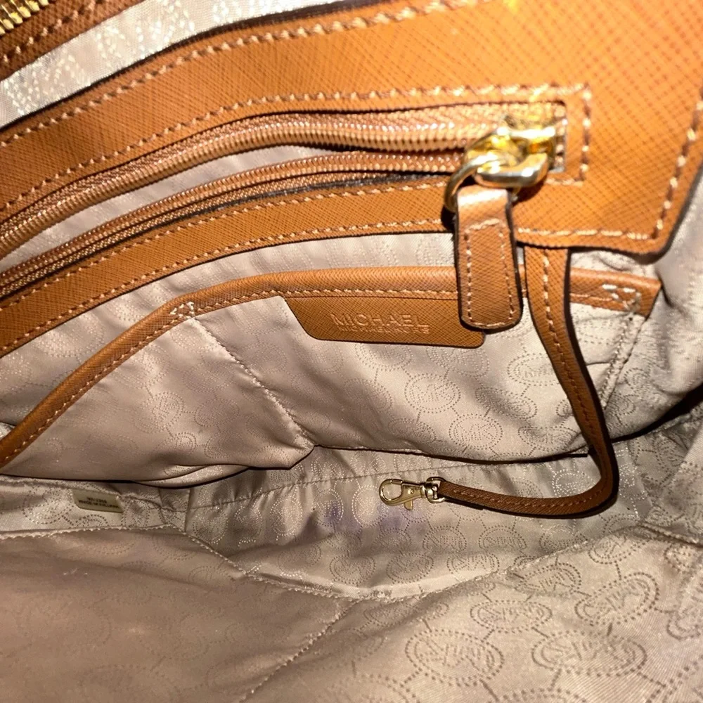 Michael Kors Brown leather purse - Picture 11 of 14
